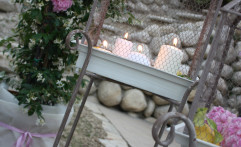 Dettagli candele e fiori.