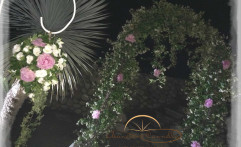 Fiori sui torni del bianco e del rosa.