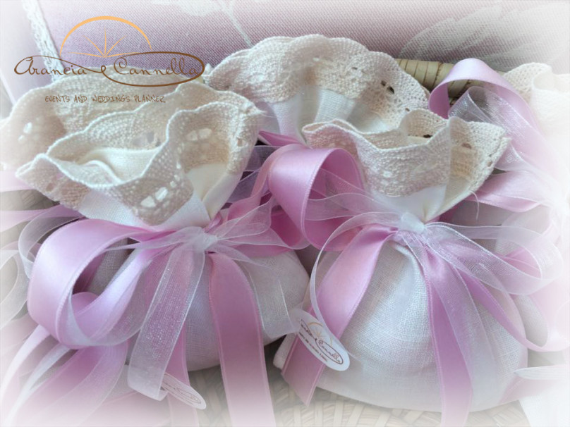 Sacchetti romantici in pizzo.