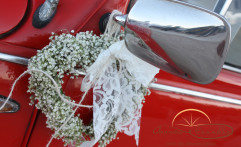 Corona di nebbiolina sull’auto della sposa.