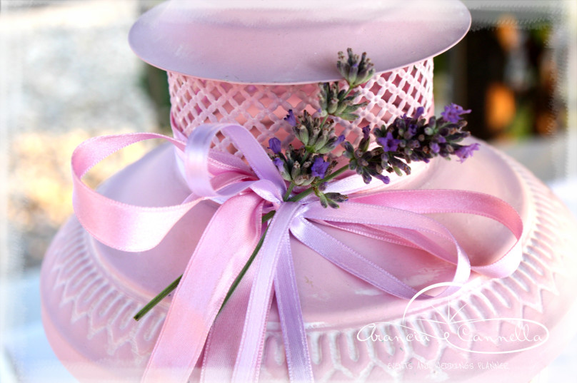 Dettagli con lavanda sulla lanterna.