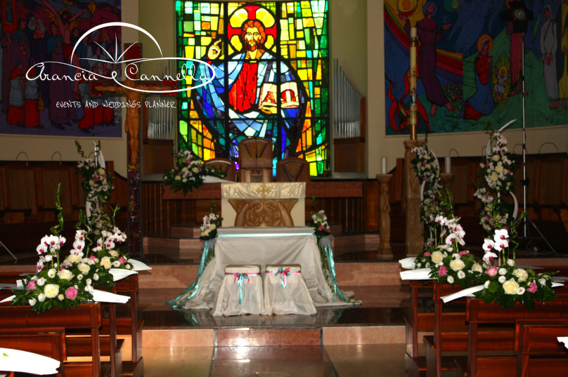 L’addobbo della chiesa.