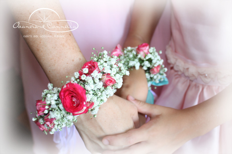 Bracciali di nebbiolina e rose.