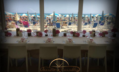 Un battesimo in riva al mare.