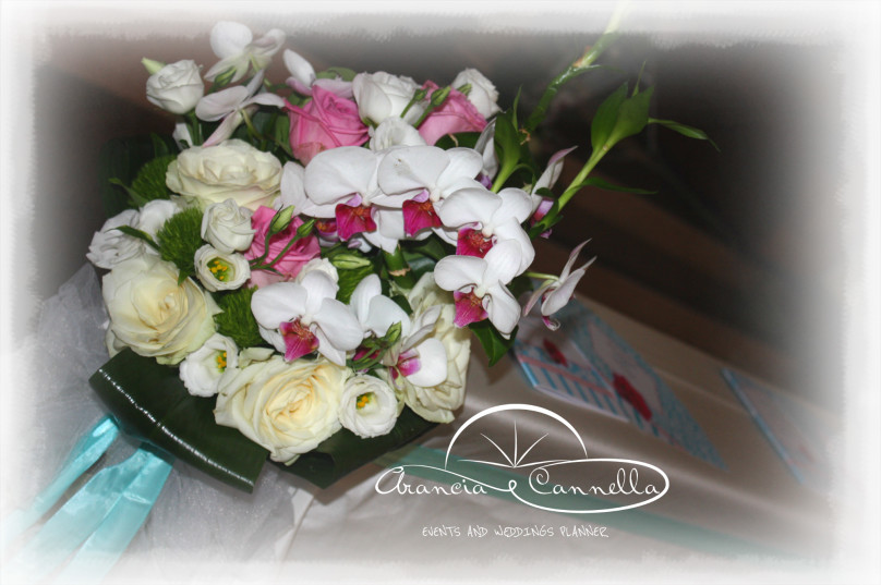 Orchidee e rose.