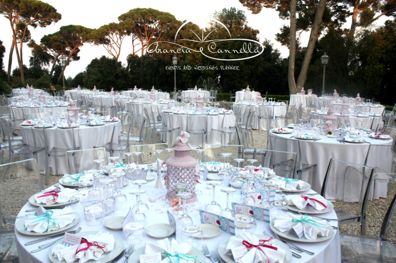 Fucsia e verde Tiffany per un’atmosfera unica.